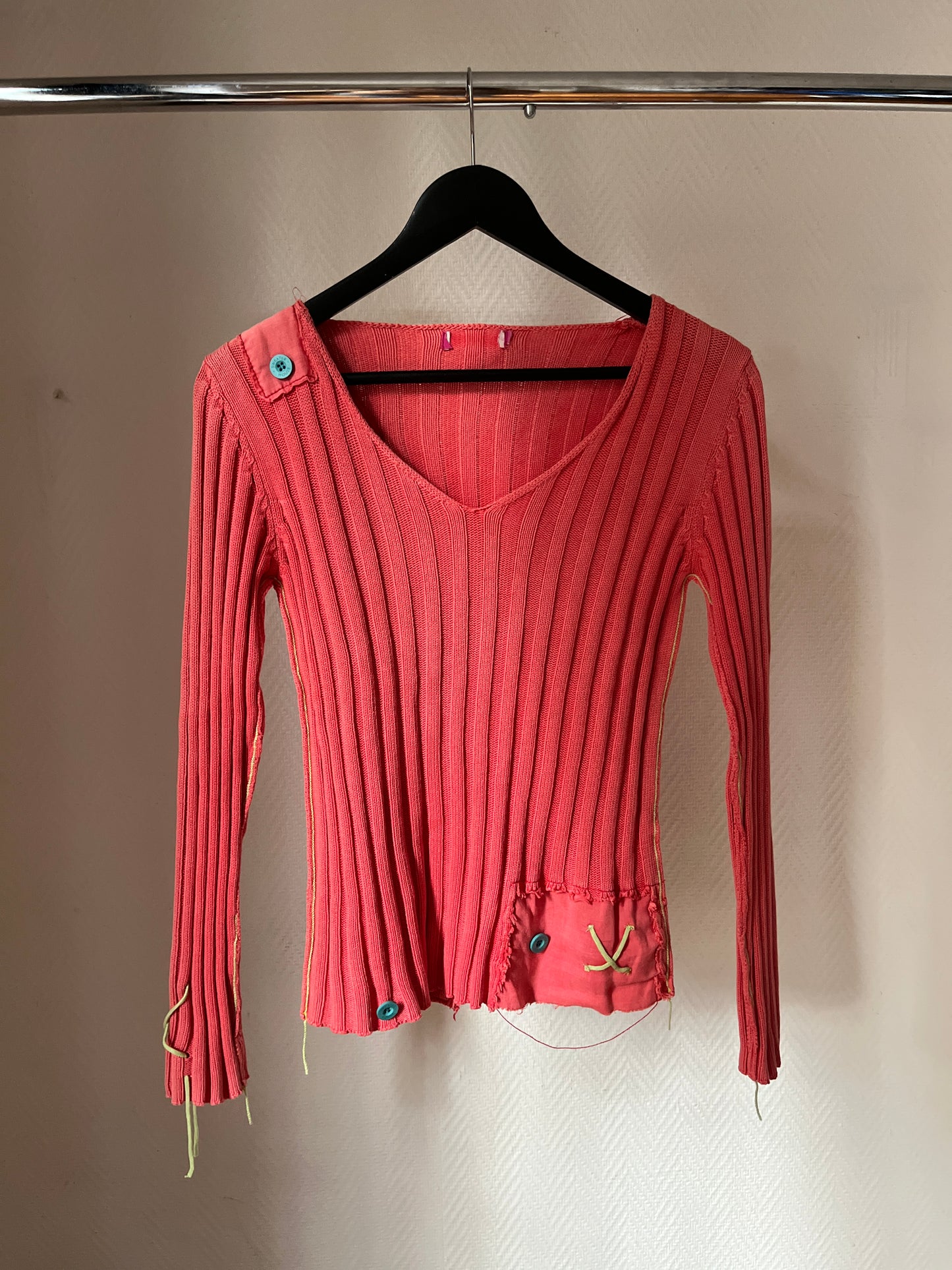 Vintage V neck knitted pull over with doll couture details