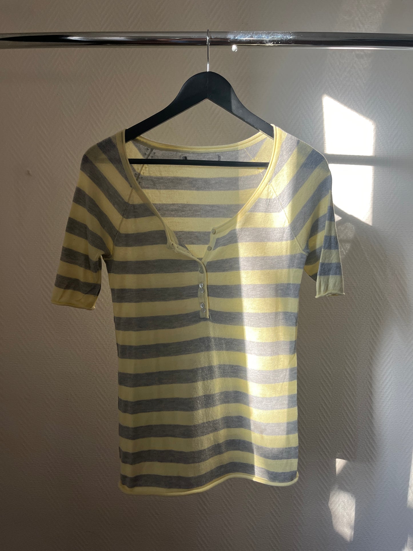 Vintage grey & yellow 3/4 knitted top