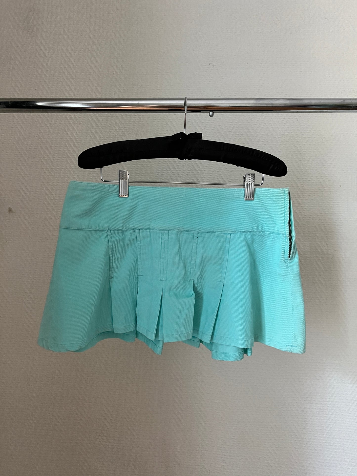 Vintage blue pleated skirt