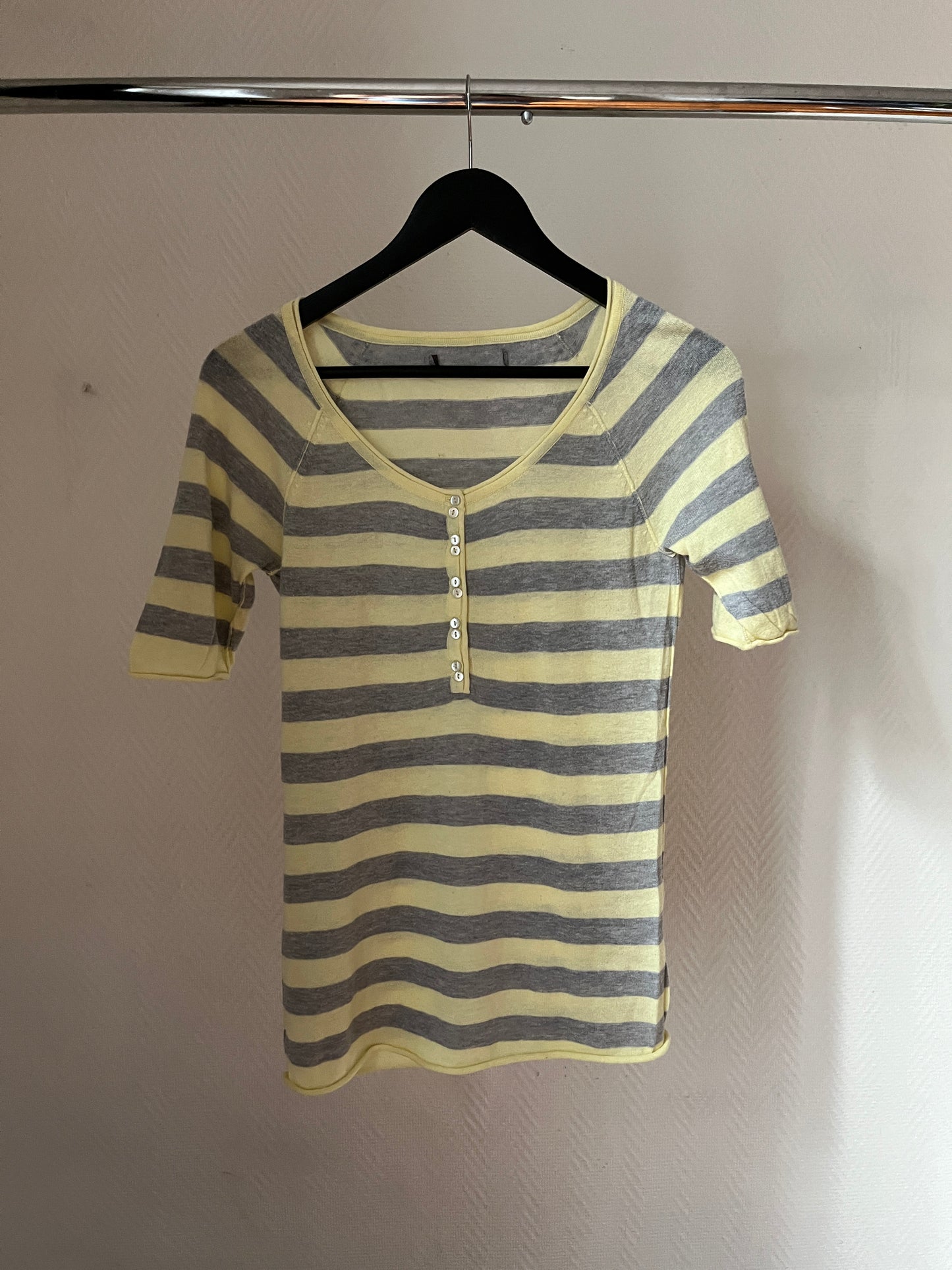 Vintage grey & yellow 3/4 knitted top