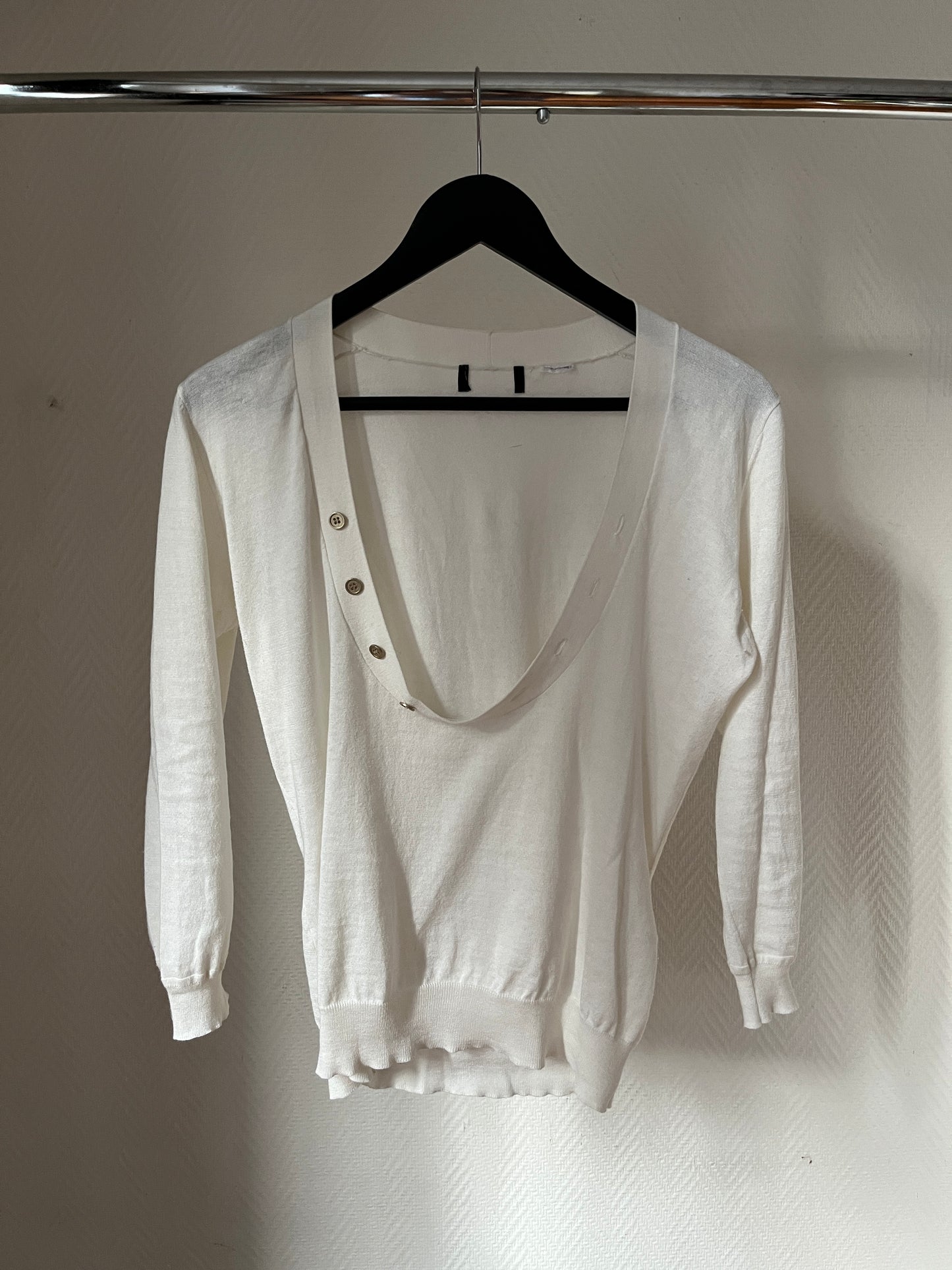 Vintage low necked knitted top