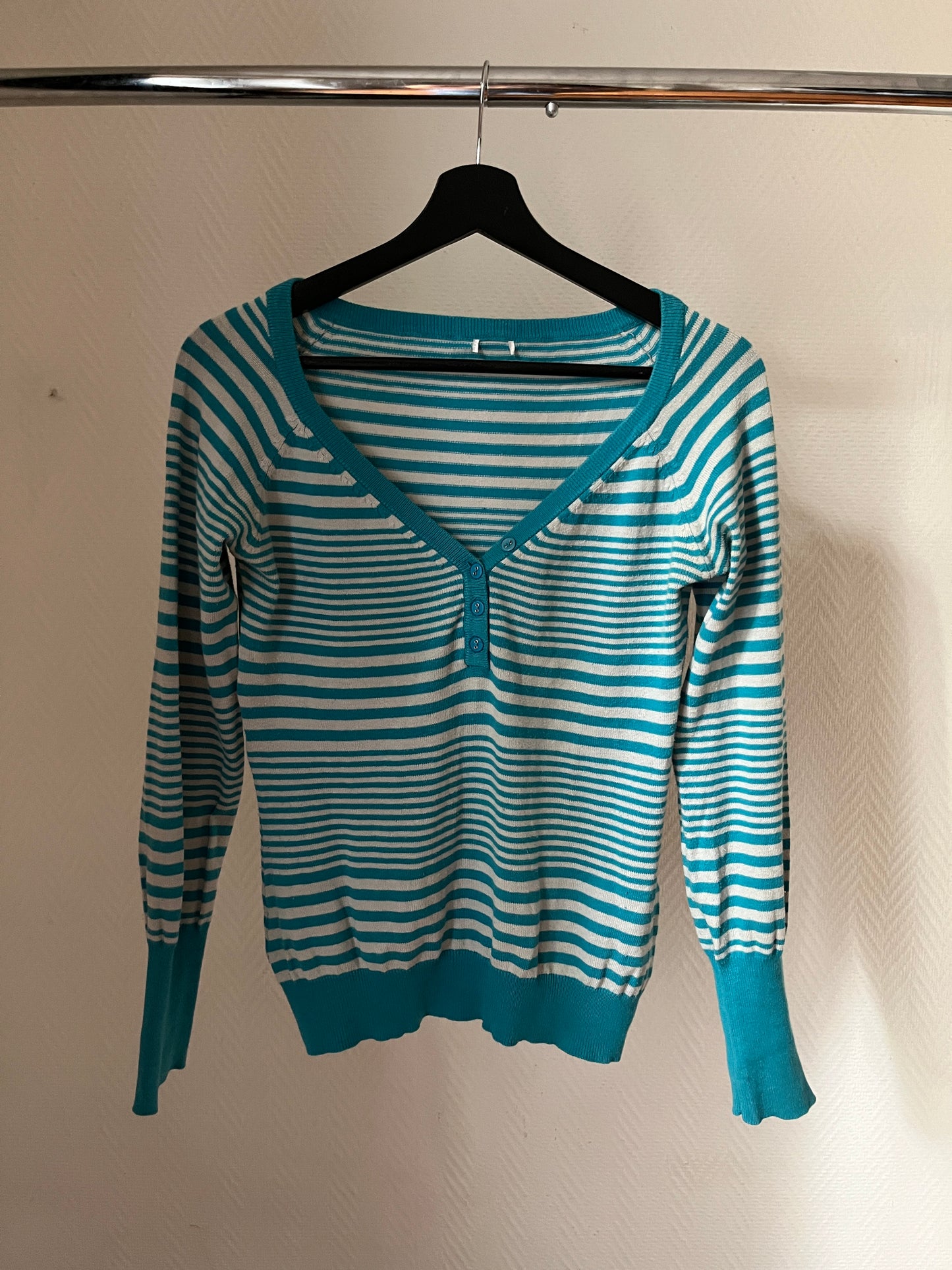 Vintage blue striped buttoned pull over