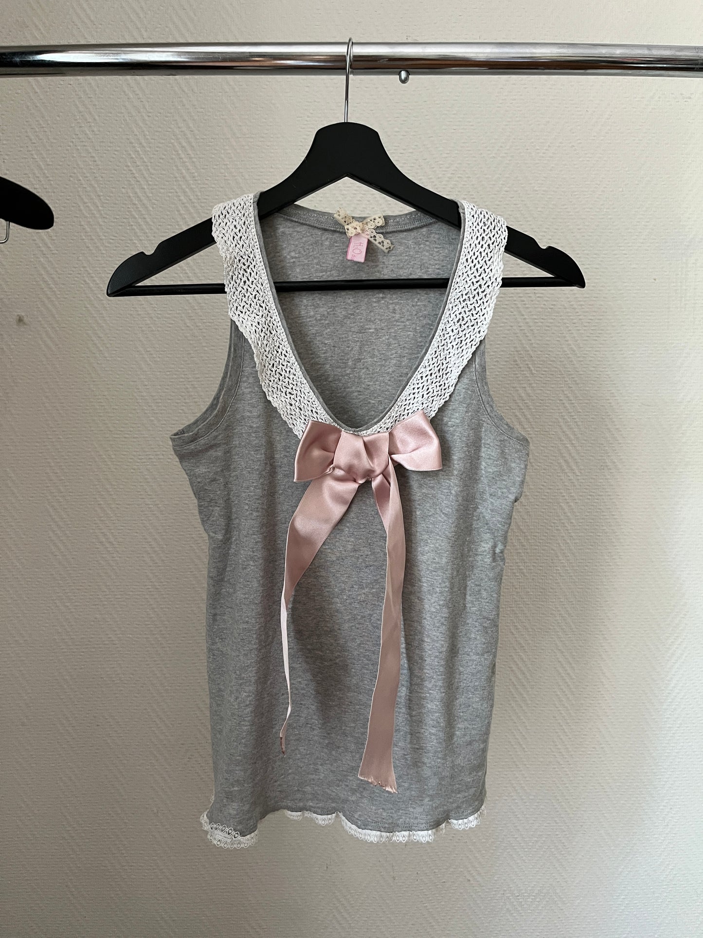 Vintage grey tank top with pink satin ribbon