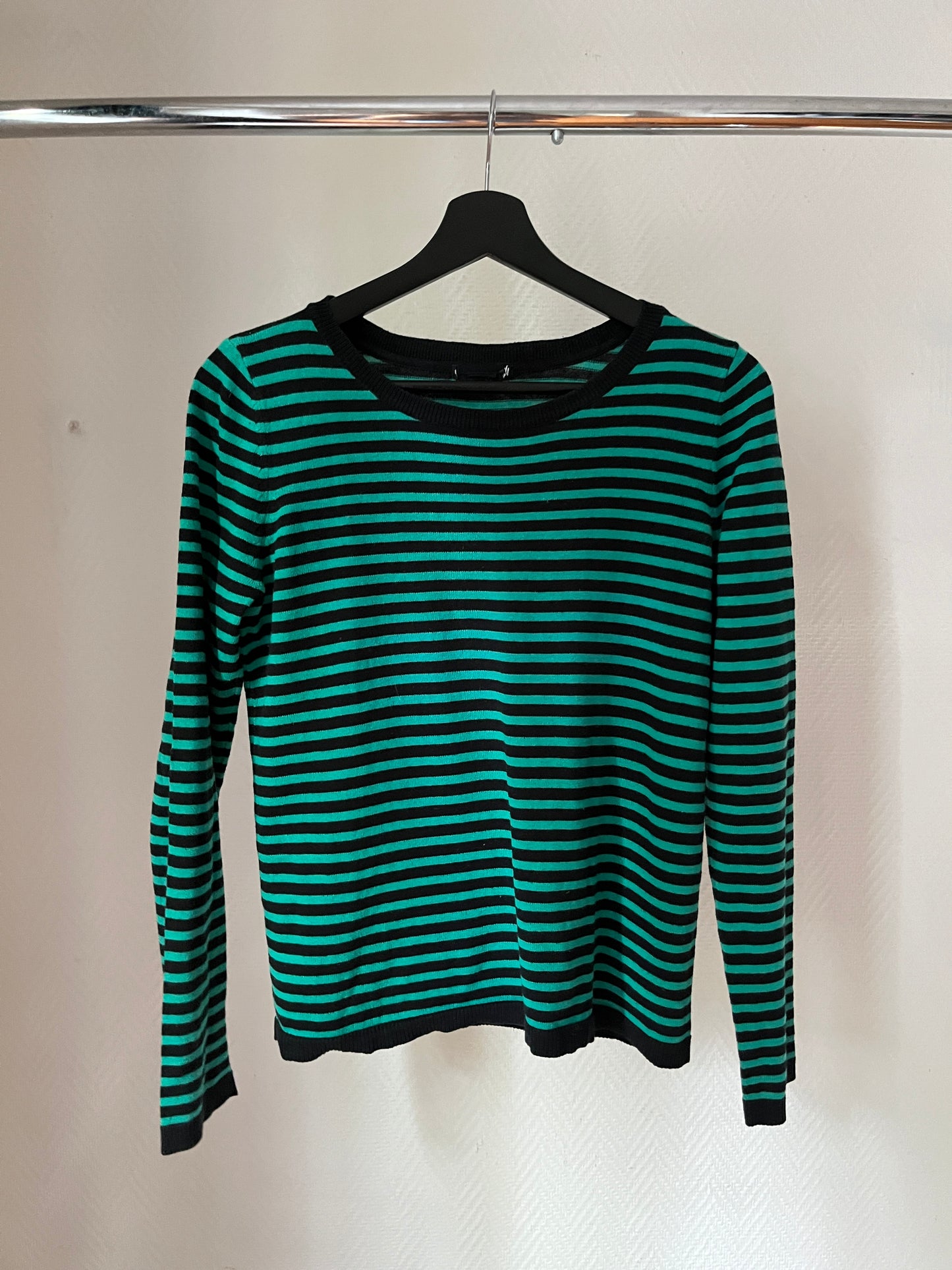 Vintage green & black striped pull over