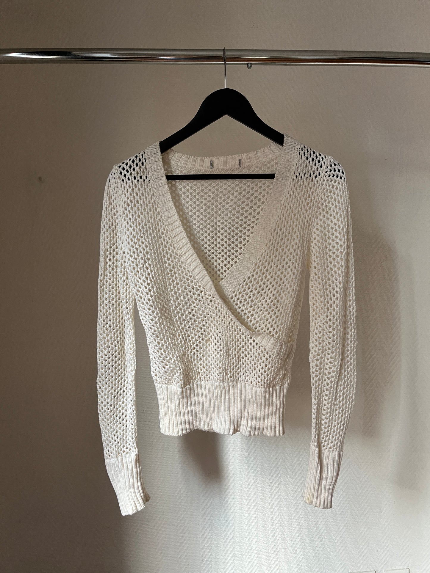 Vintage fishnet V neck top