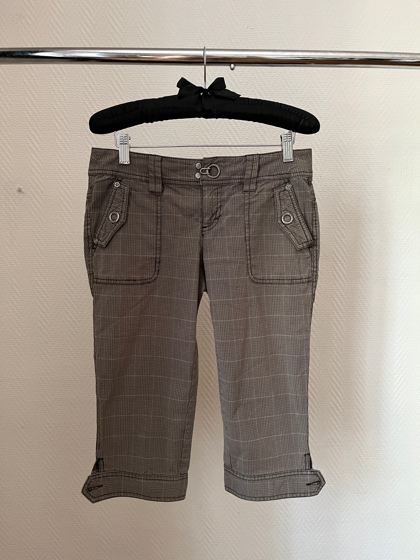 Brown plaid light capri pants