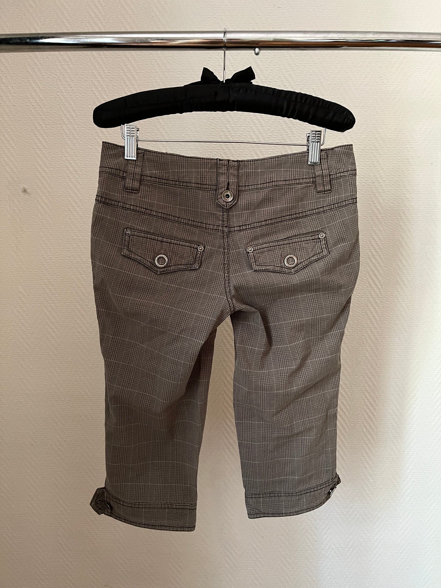 Brown plaid light capri pants