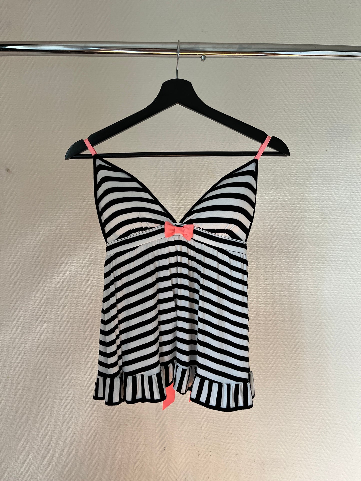 Vintage striped top with pink details