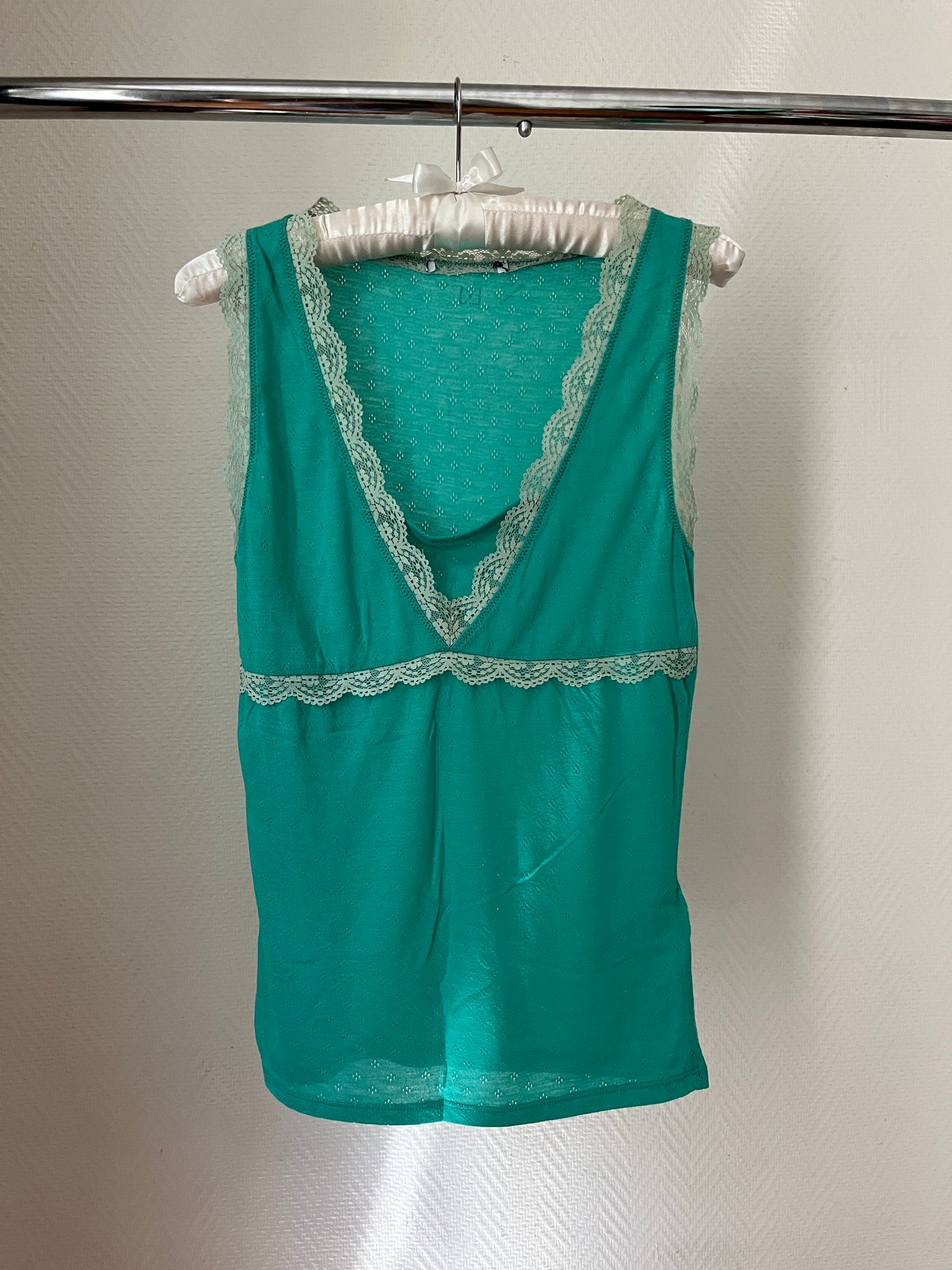 Vintage turquoise top with lace details