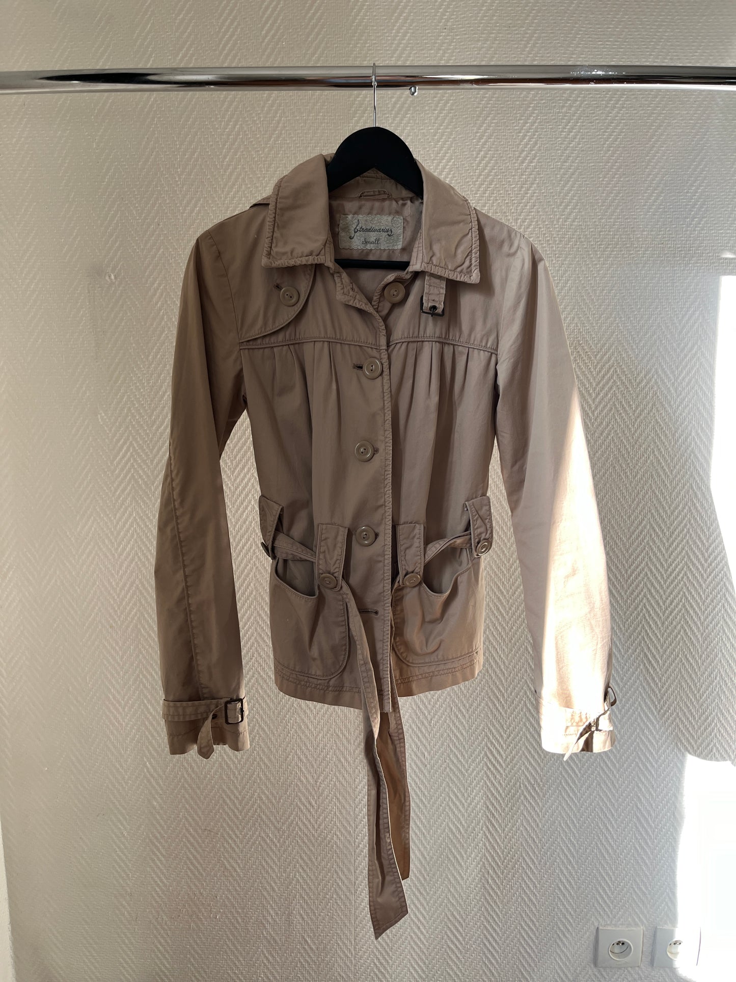 Vintage beige buttoned jacket