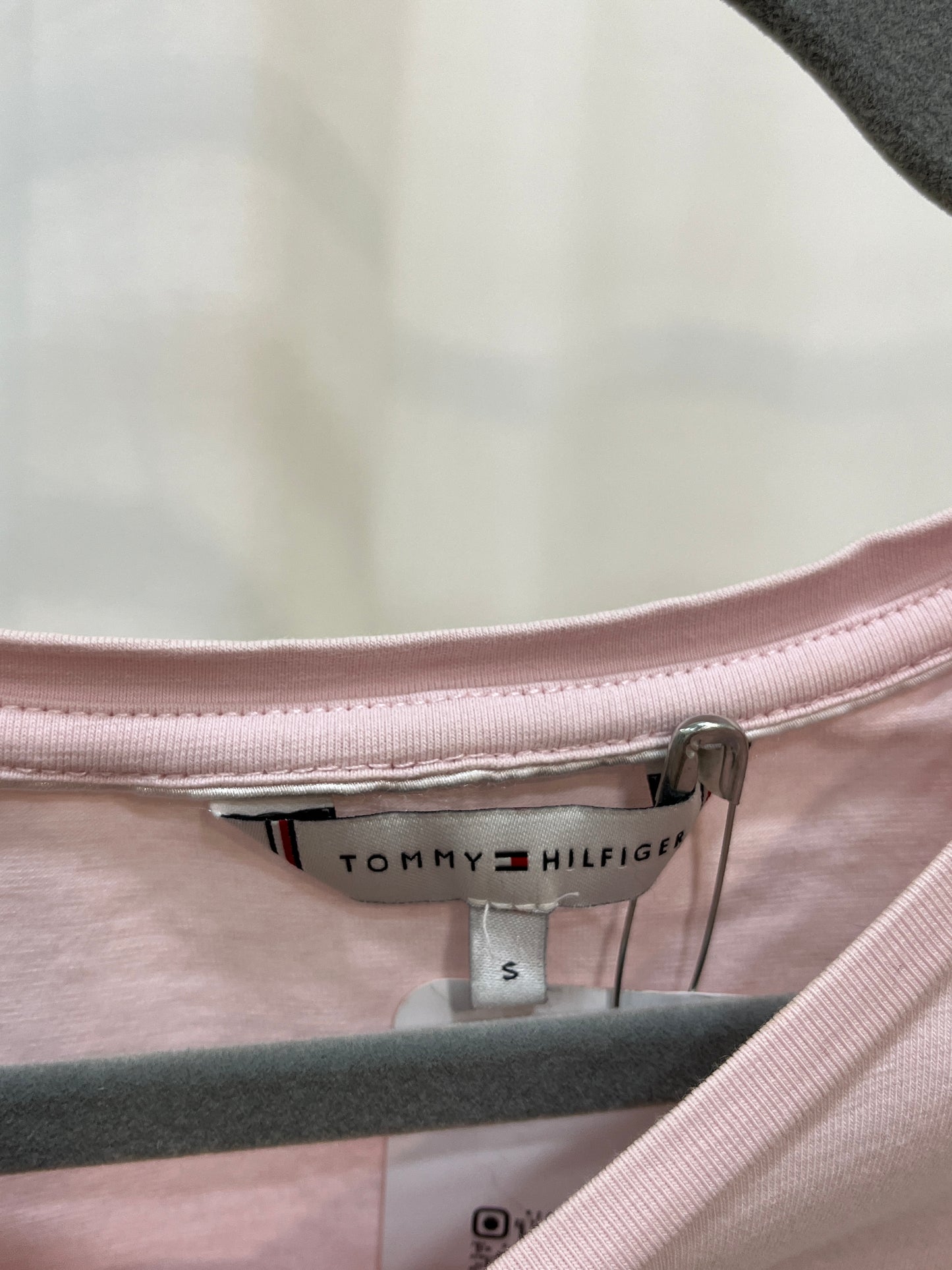 Vintage Tommy Hilfiger baby pink strass teea