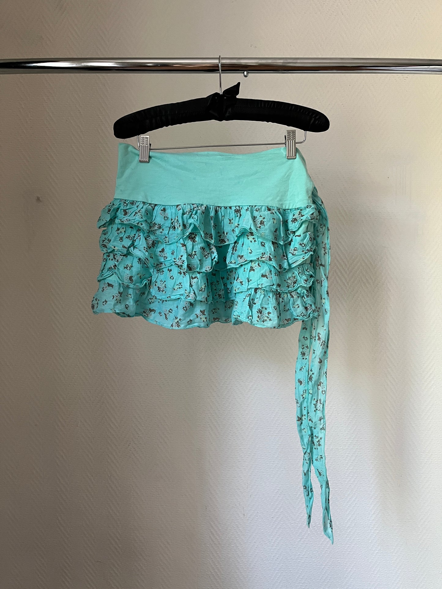Vintage blue flowery mini skirt