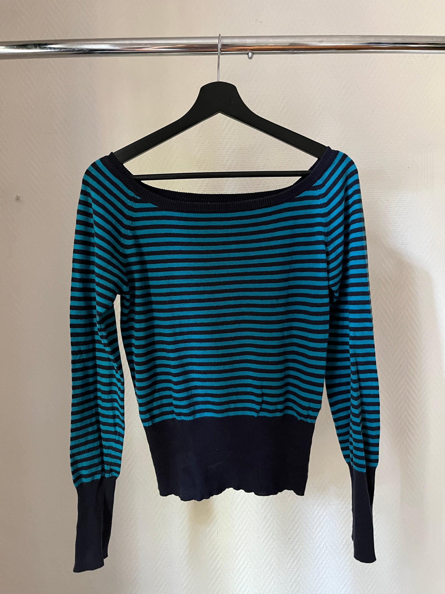 Vintage blue striped pull over