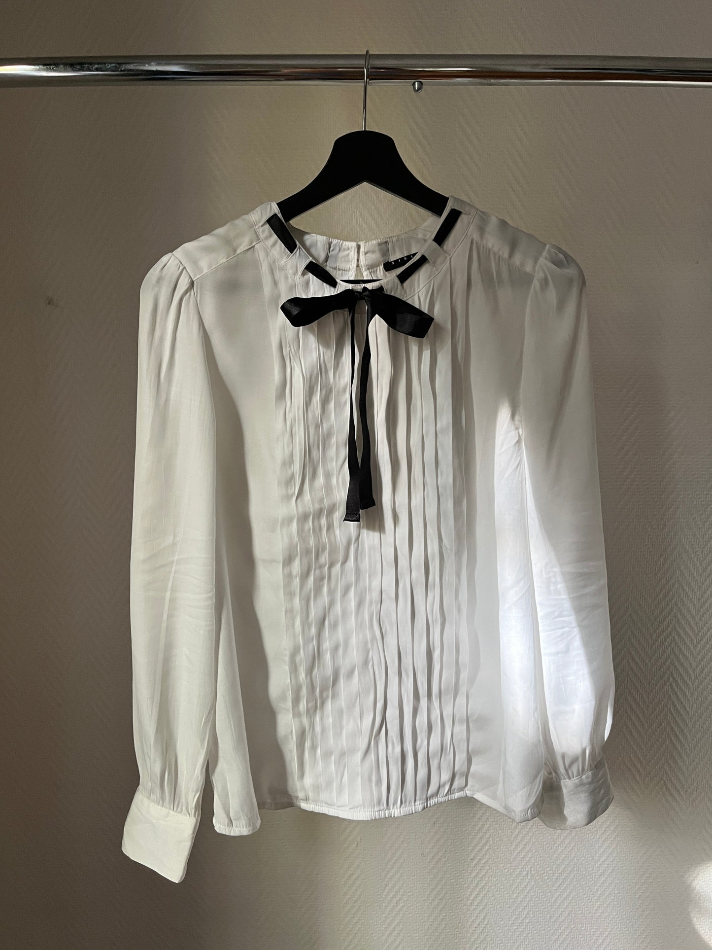 Vintage black ribbon white shirt