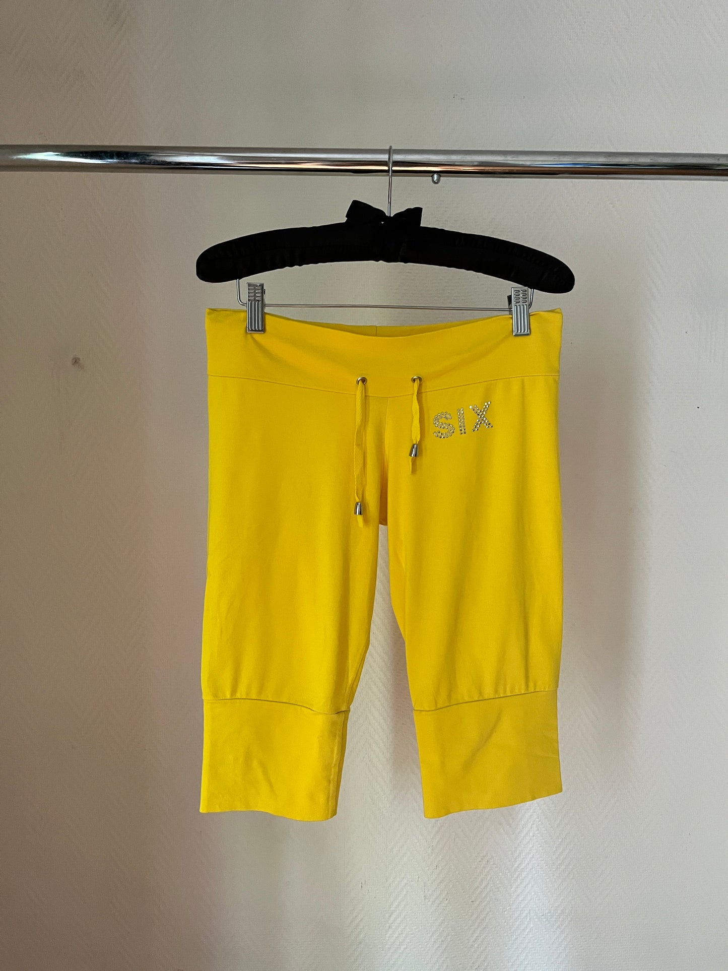 Vintage yellow sporty capri pants