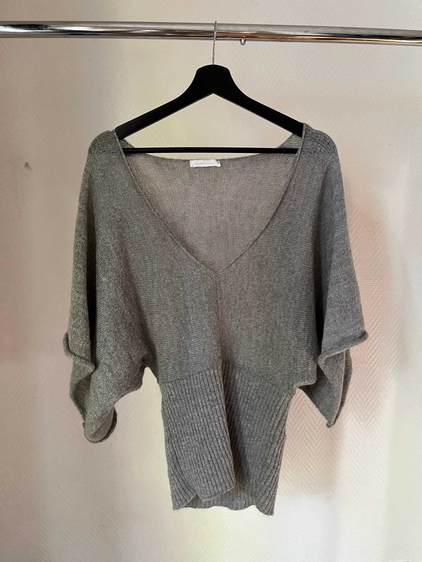 Vintage batwing pull over