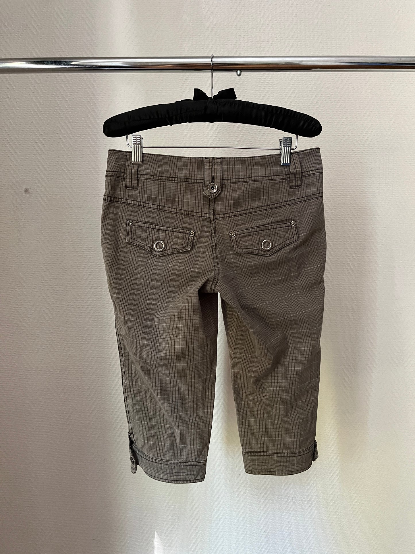 Vintage tartan capri pants