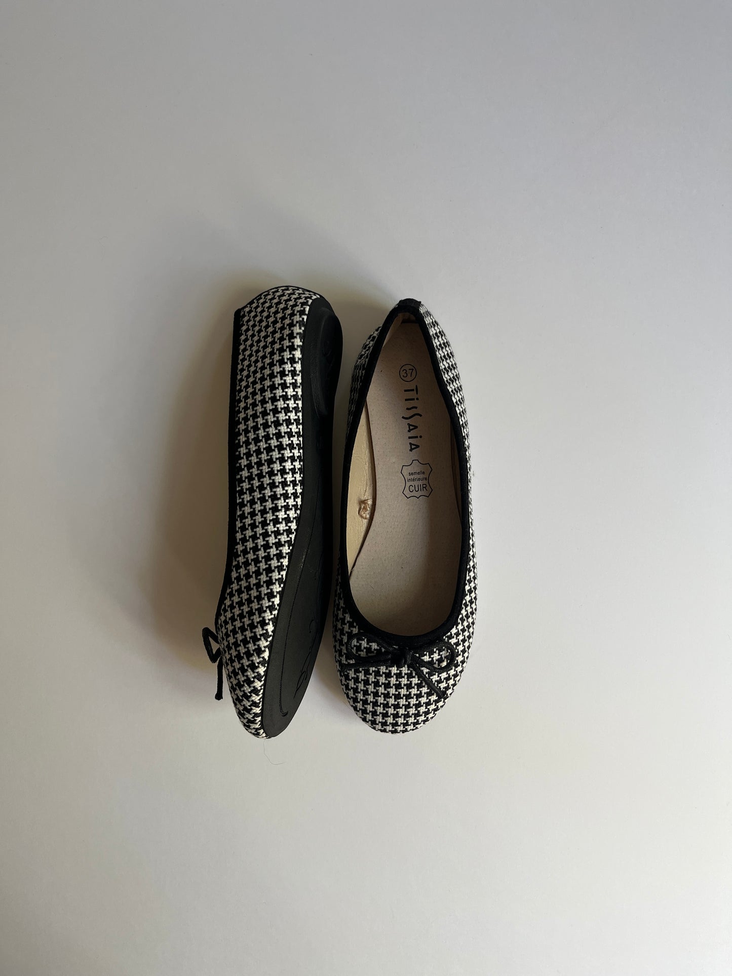 Vintage houndstooth ballerinas