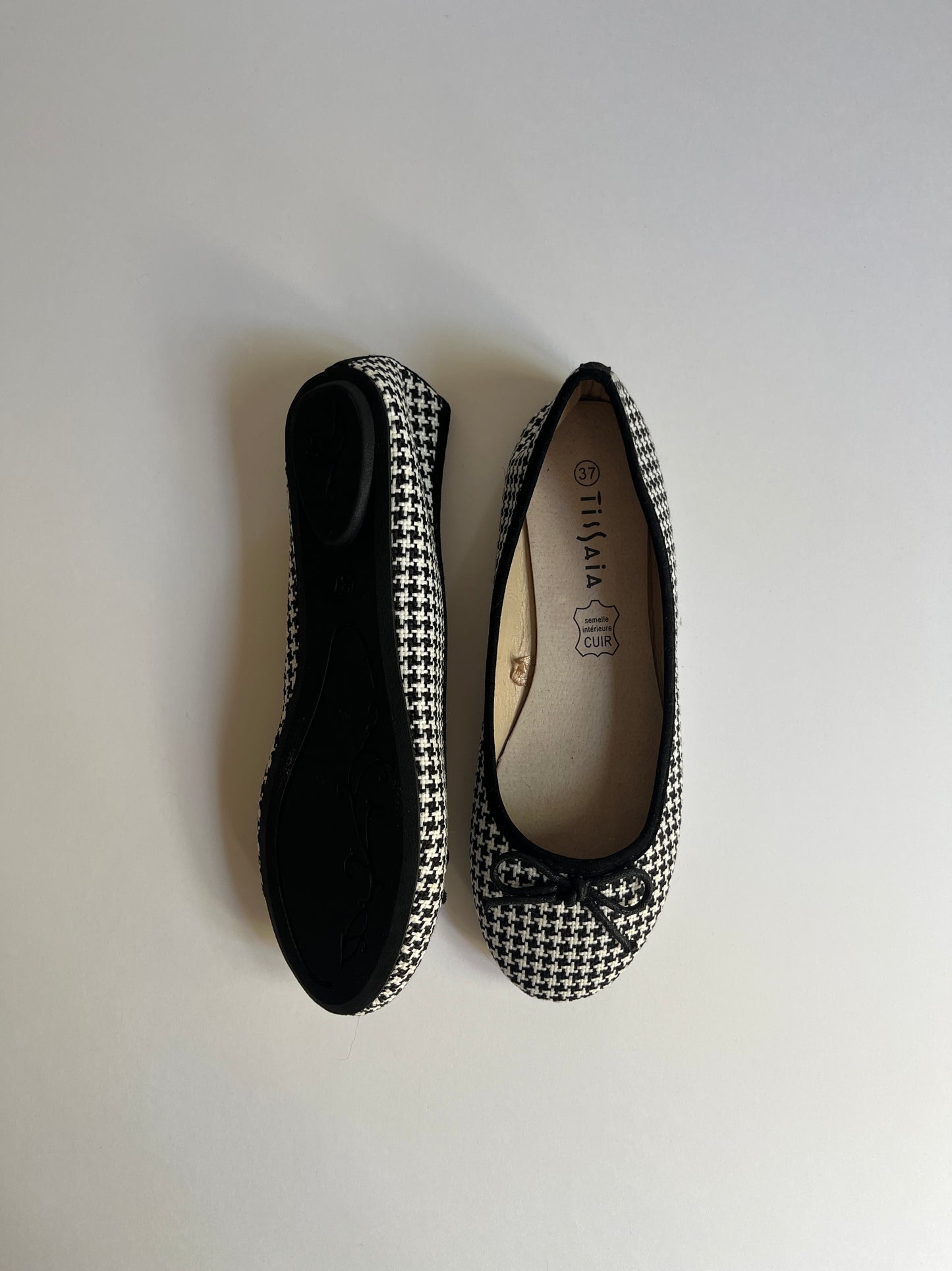 Vintage houndstooth ballerinas