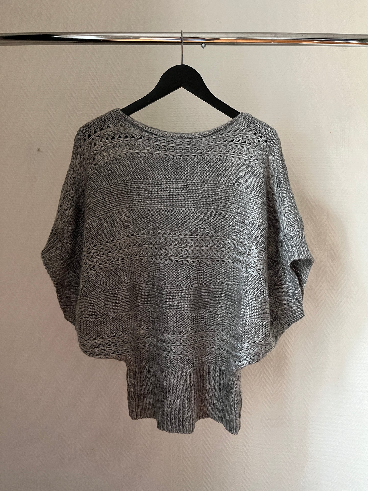 Vintage batwing grey pull over