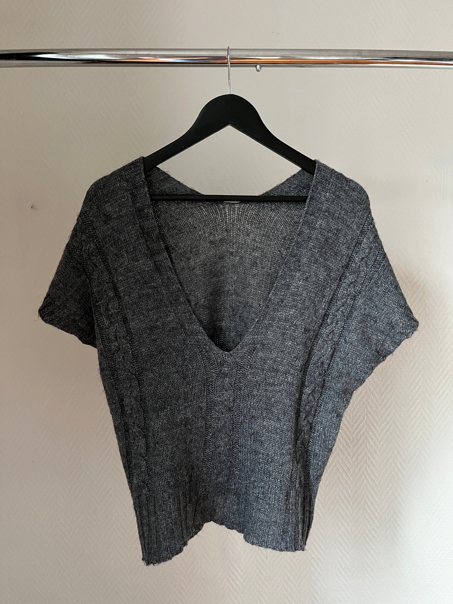 Vintage V neck knitted top