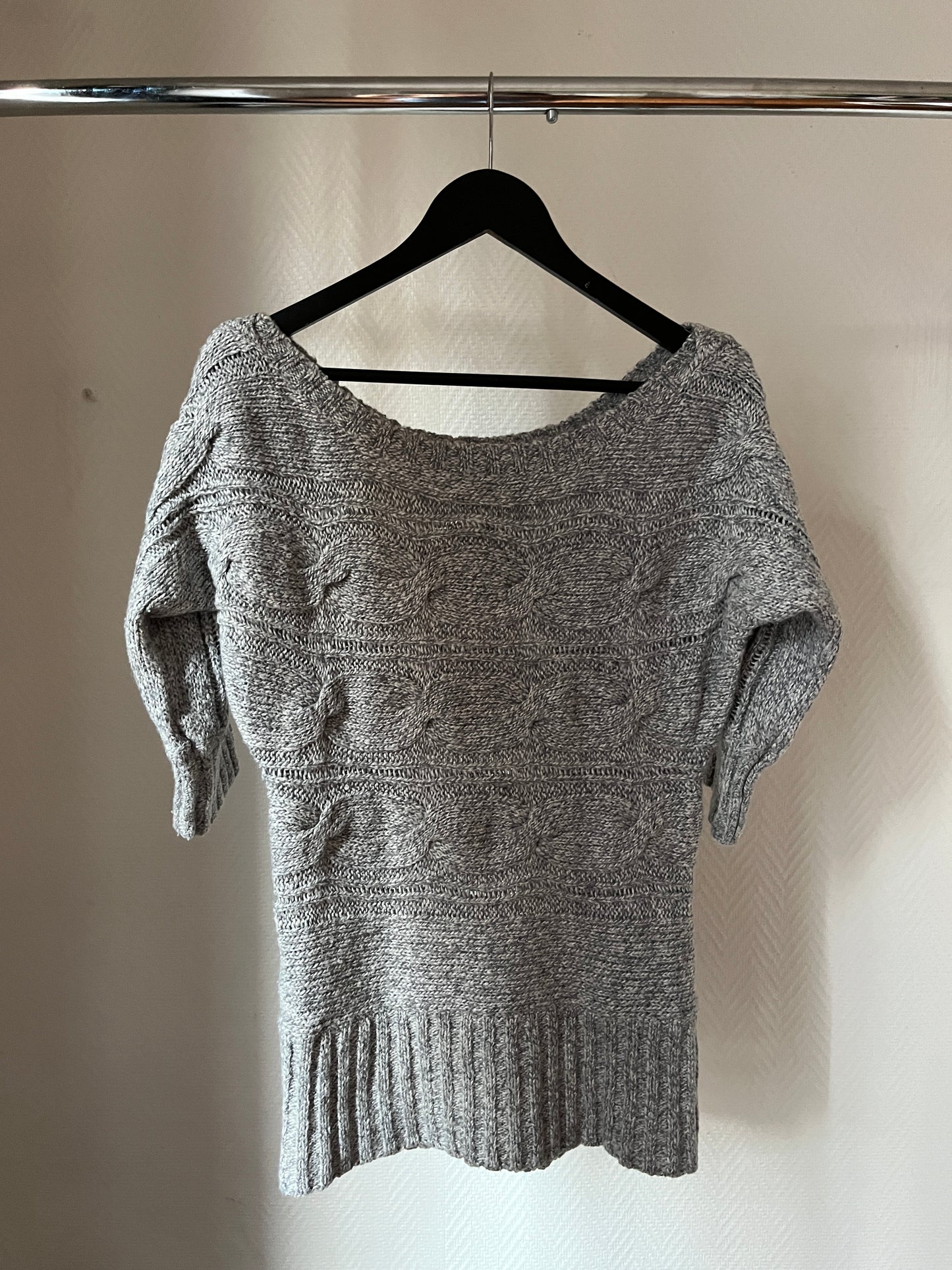 Vintage off shoulder grey pull over