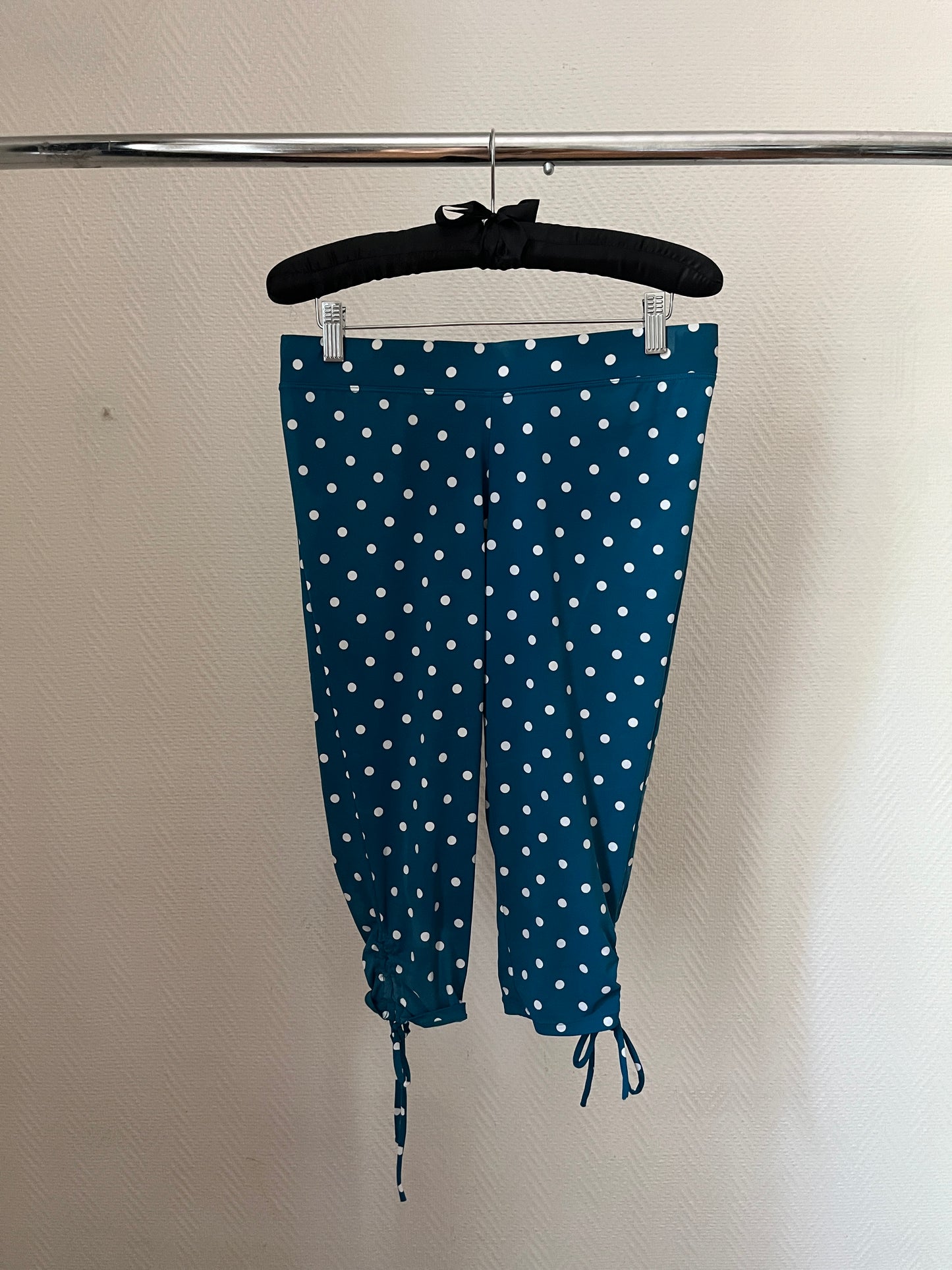 Vintage polka dot capri pants