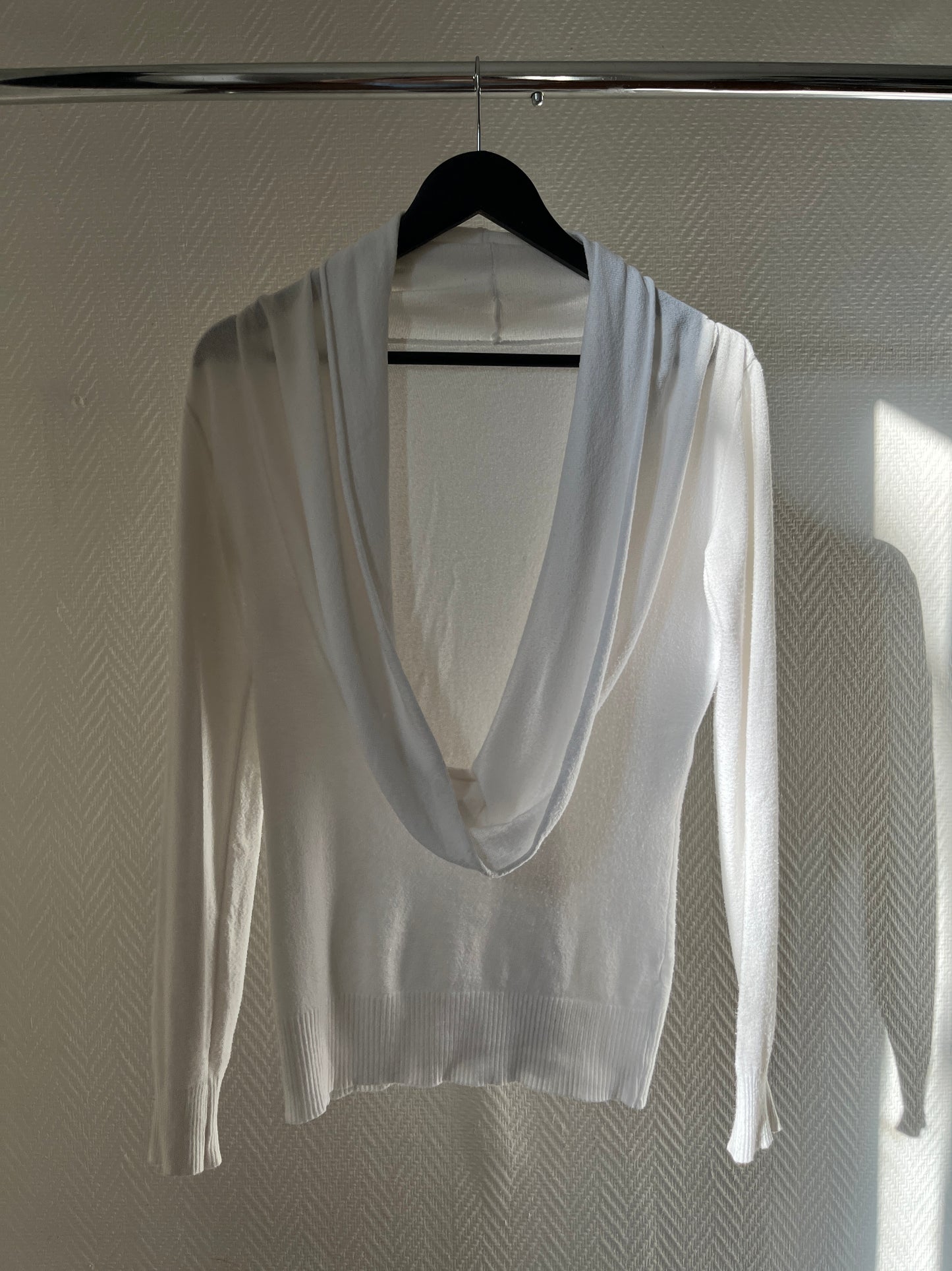 Vintage low neck white knitted top