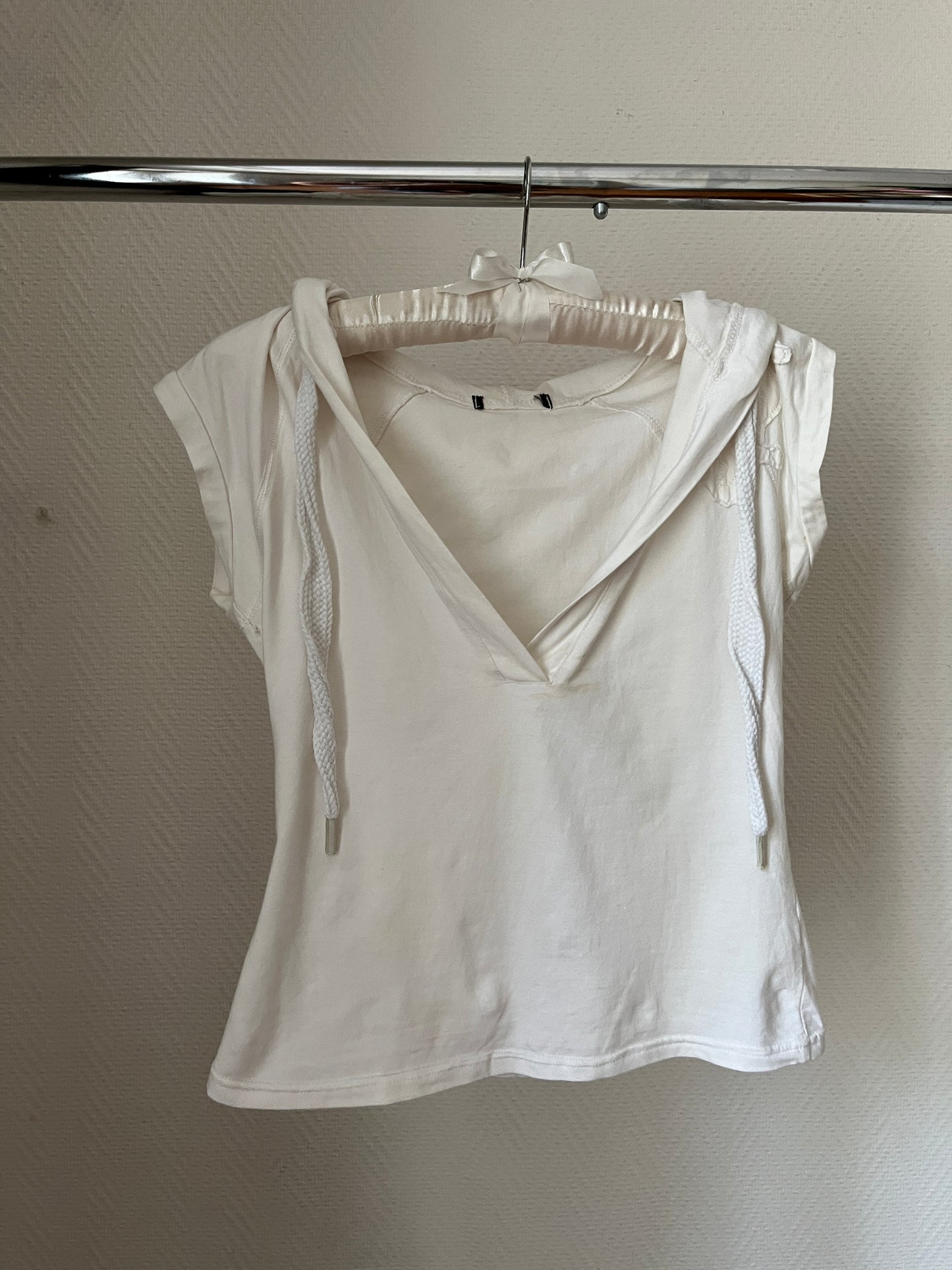 Vintage white sporty top