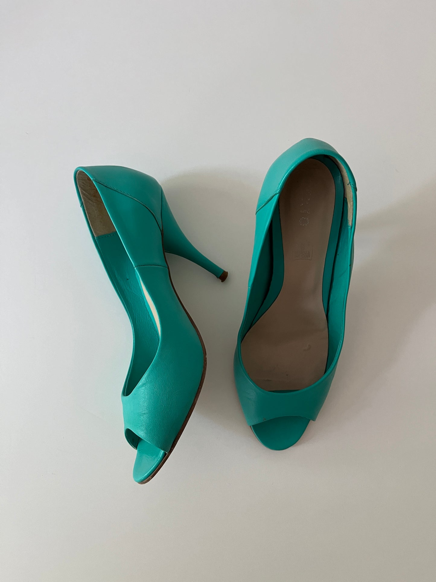 Vintage turquoise blue leather heels