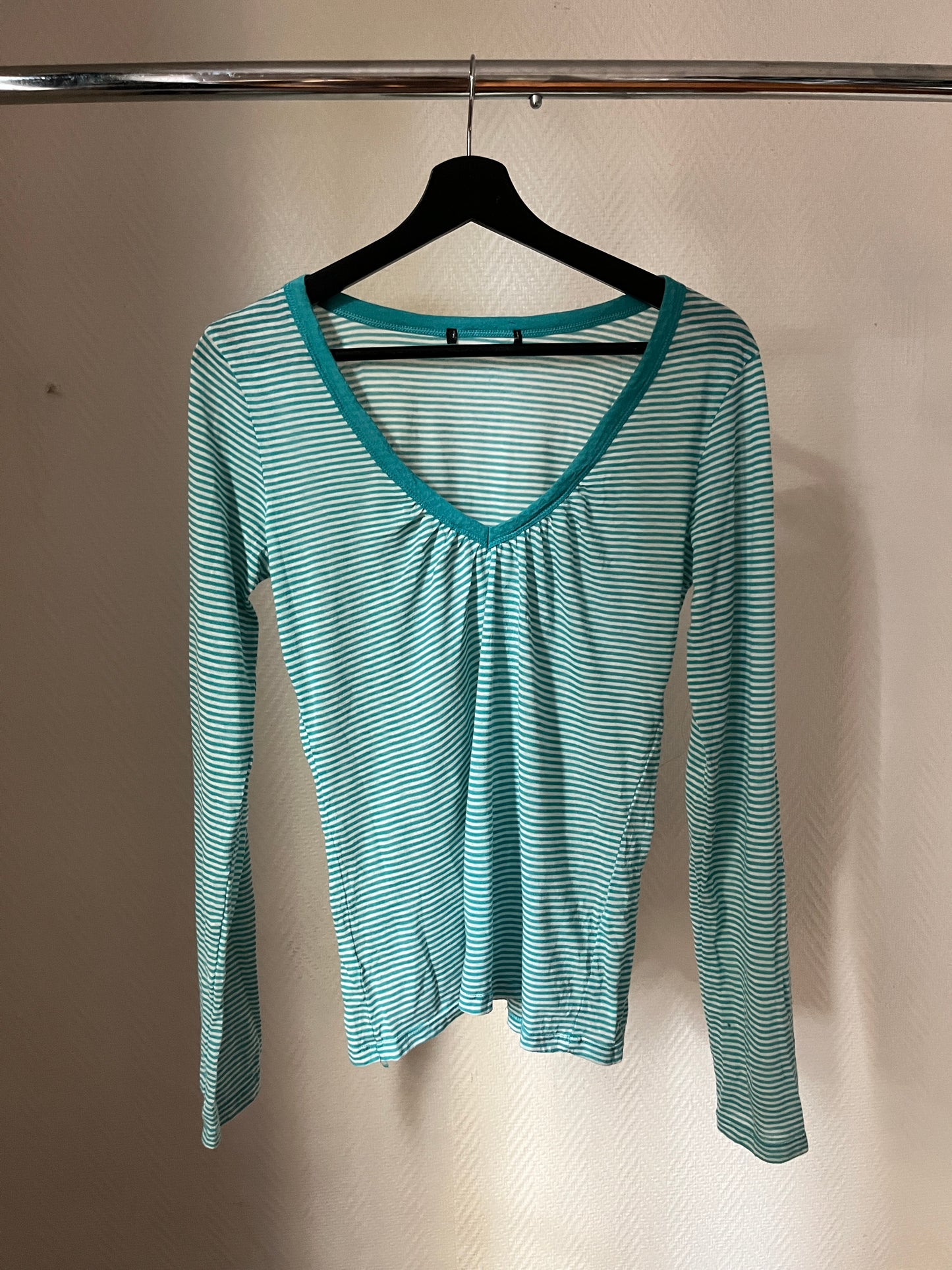 Vintage V neck striped top