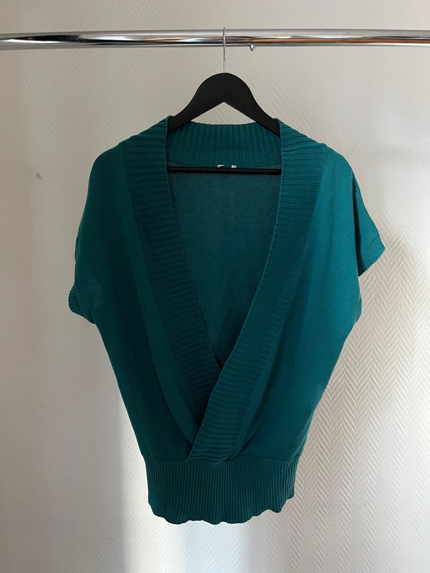 Vintage low V neck knitted top