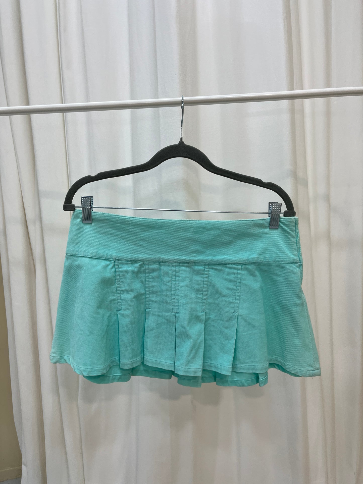 Vintage pleated blue skirt