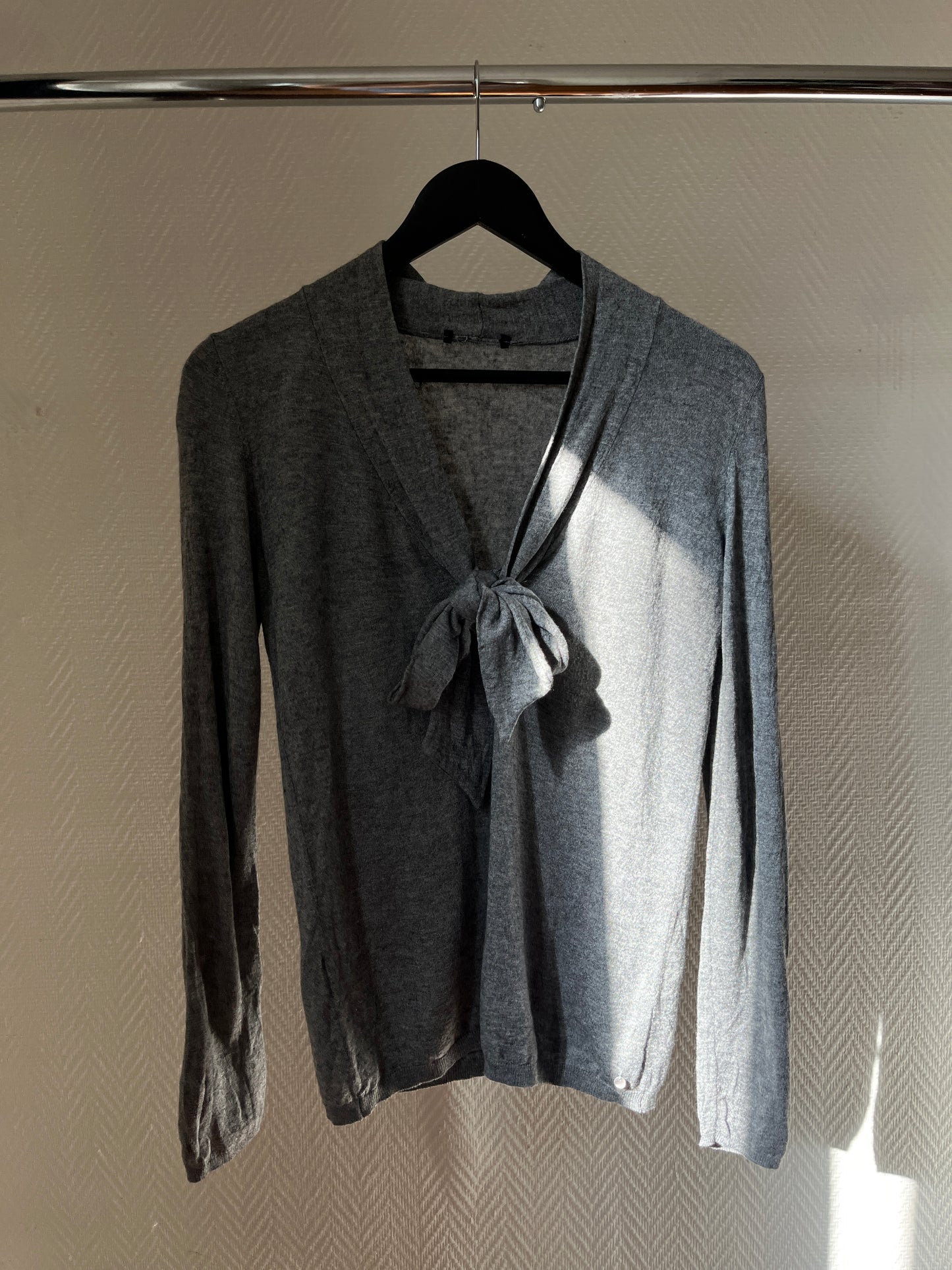 Vintage grey bow tie light knitted top