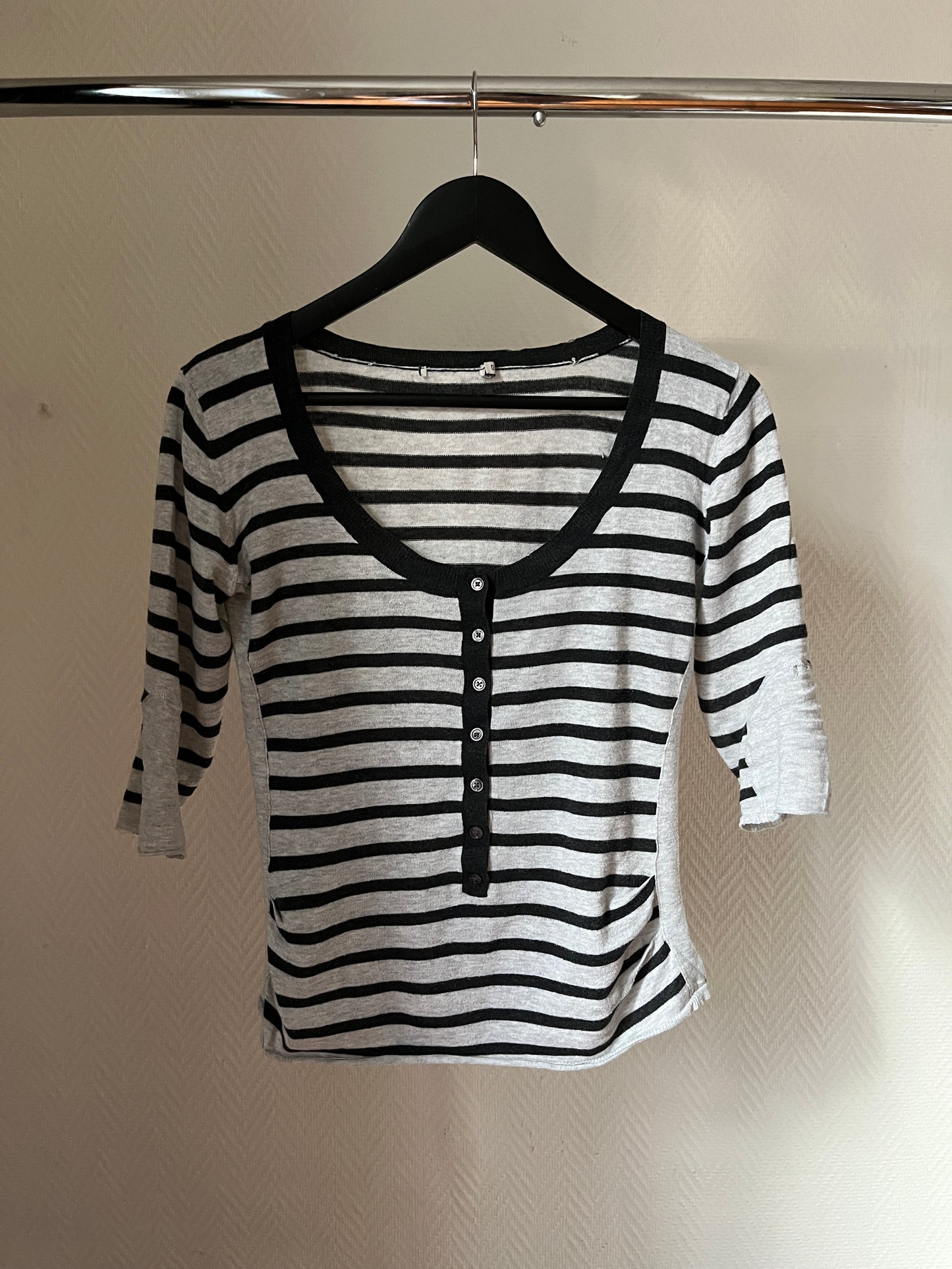 Vintage striped 3/4 buttoned top