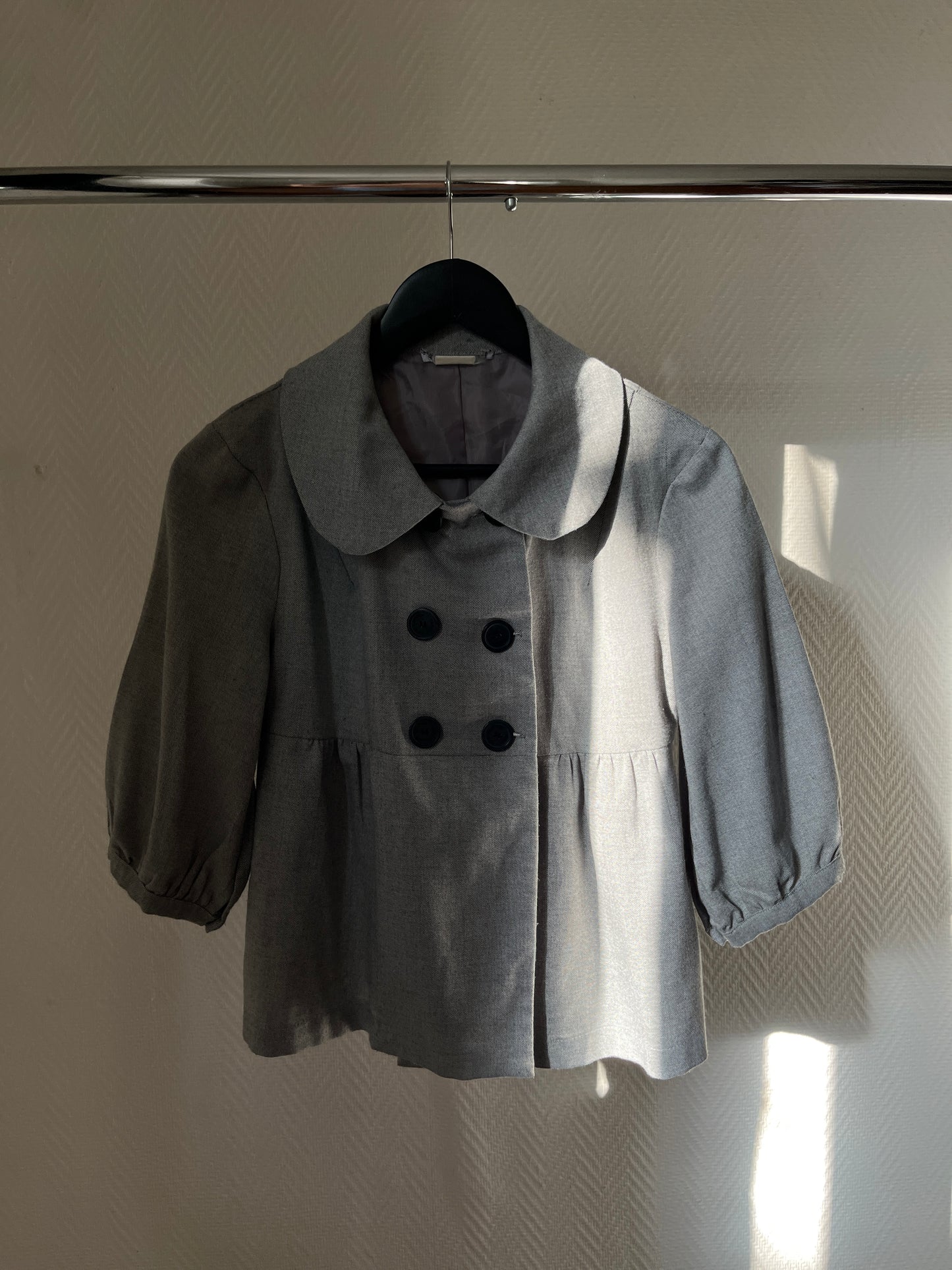 Vintage grey short buttoned jacket