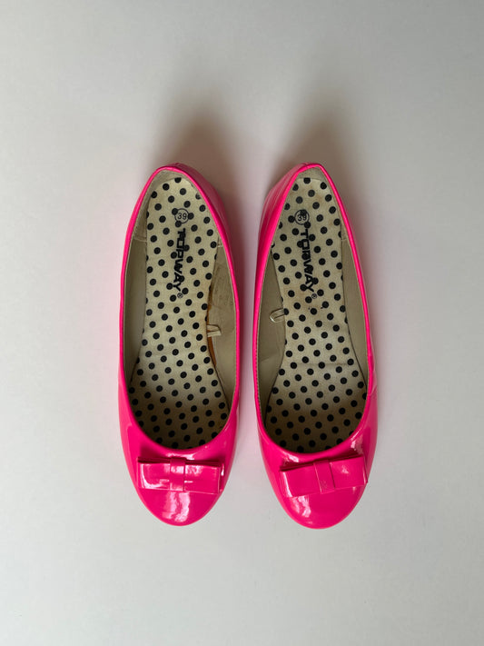 Vintage neon pink ballerinas