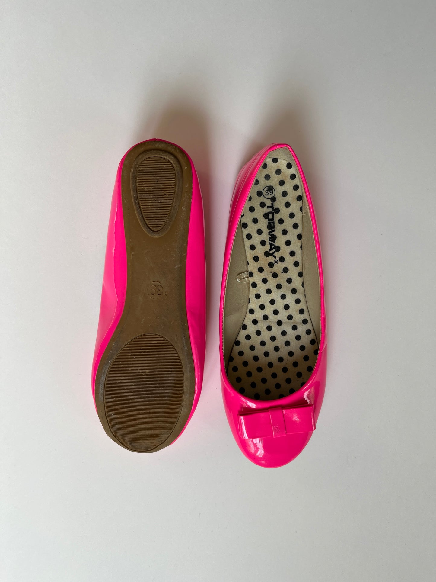 Vintage neon pink ballerinas