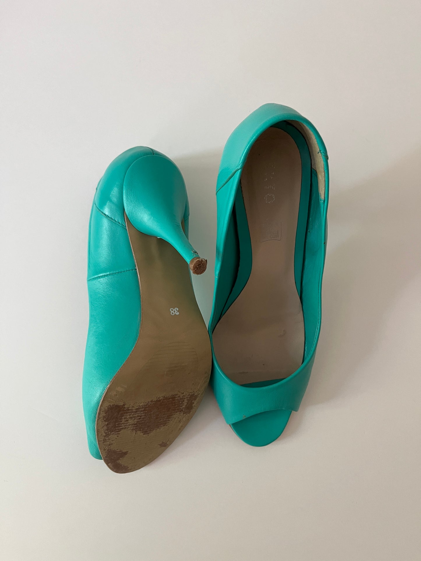 Vintage turquoise blue leather heels