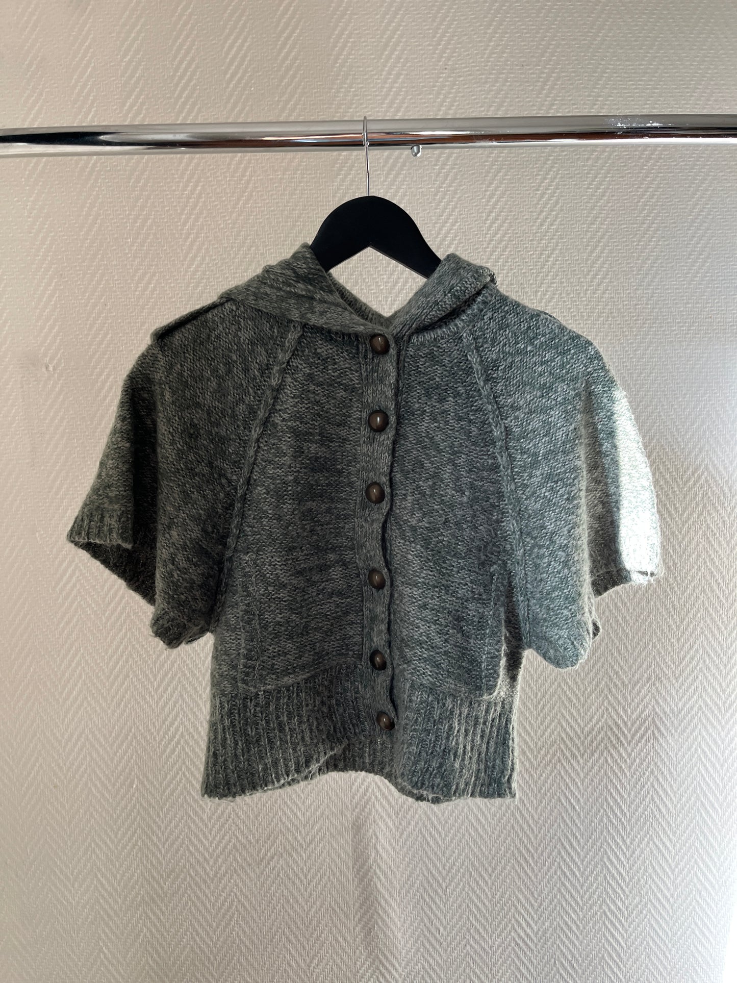 Vintage hooded knitted short buttoned top