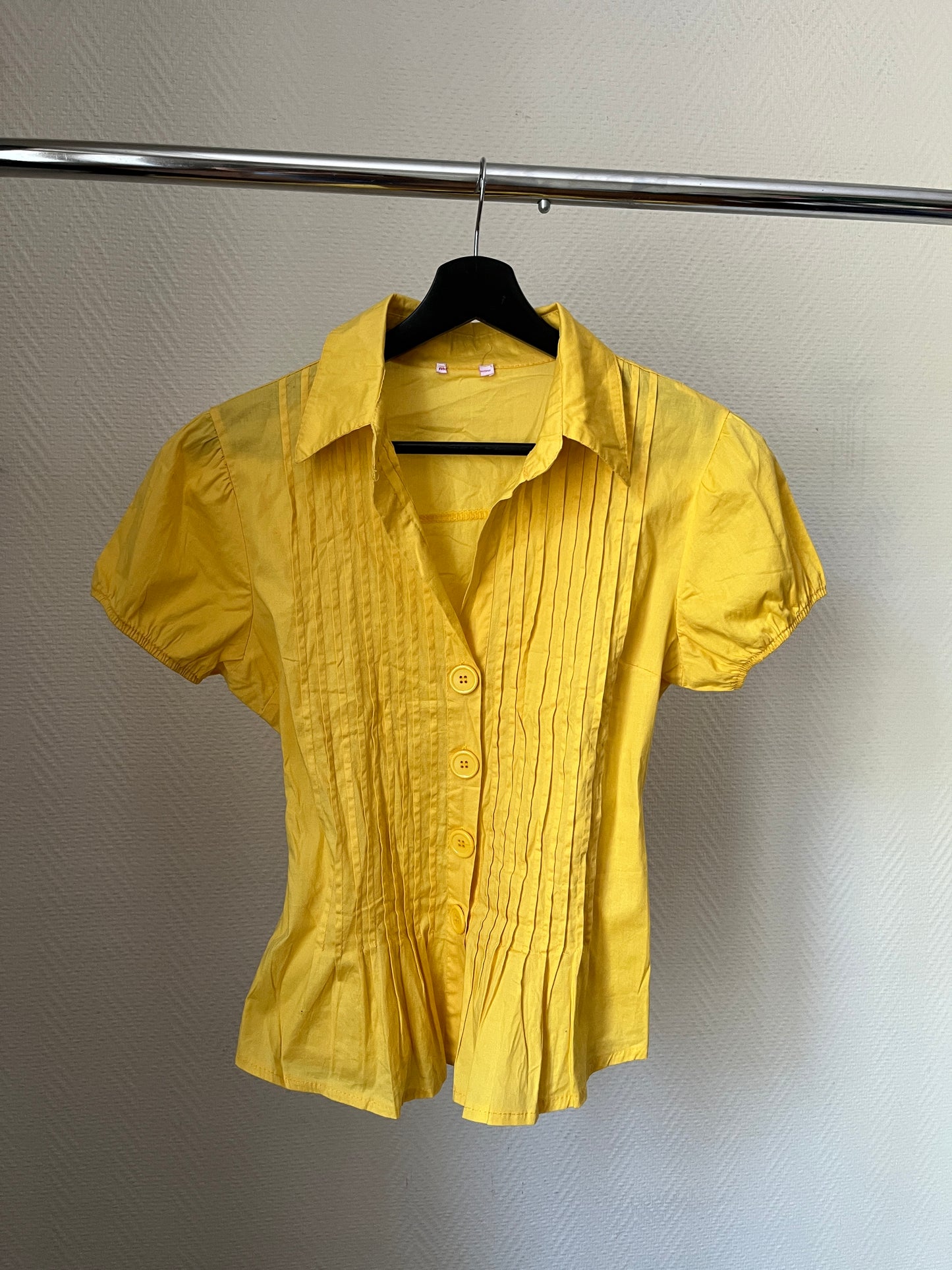 Vintage yellow buttoned shirt