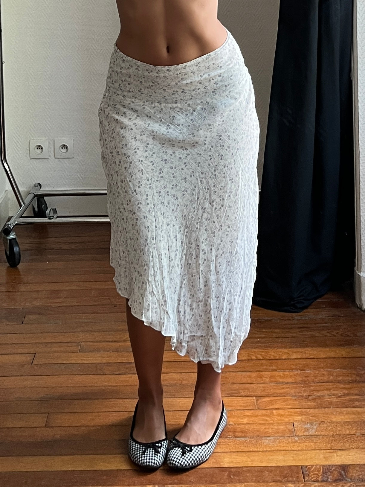 Vintage flowery asymmetrical skirt
