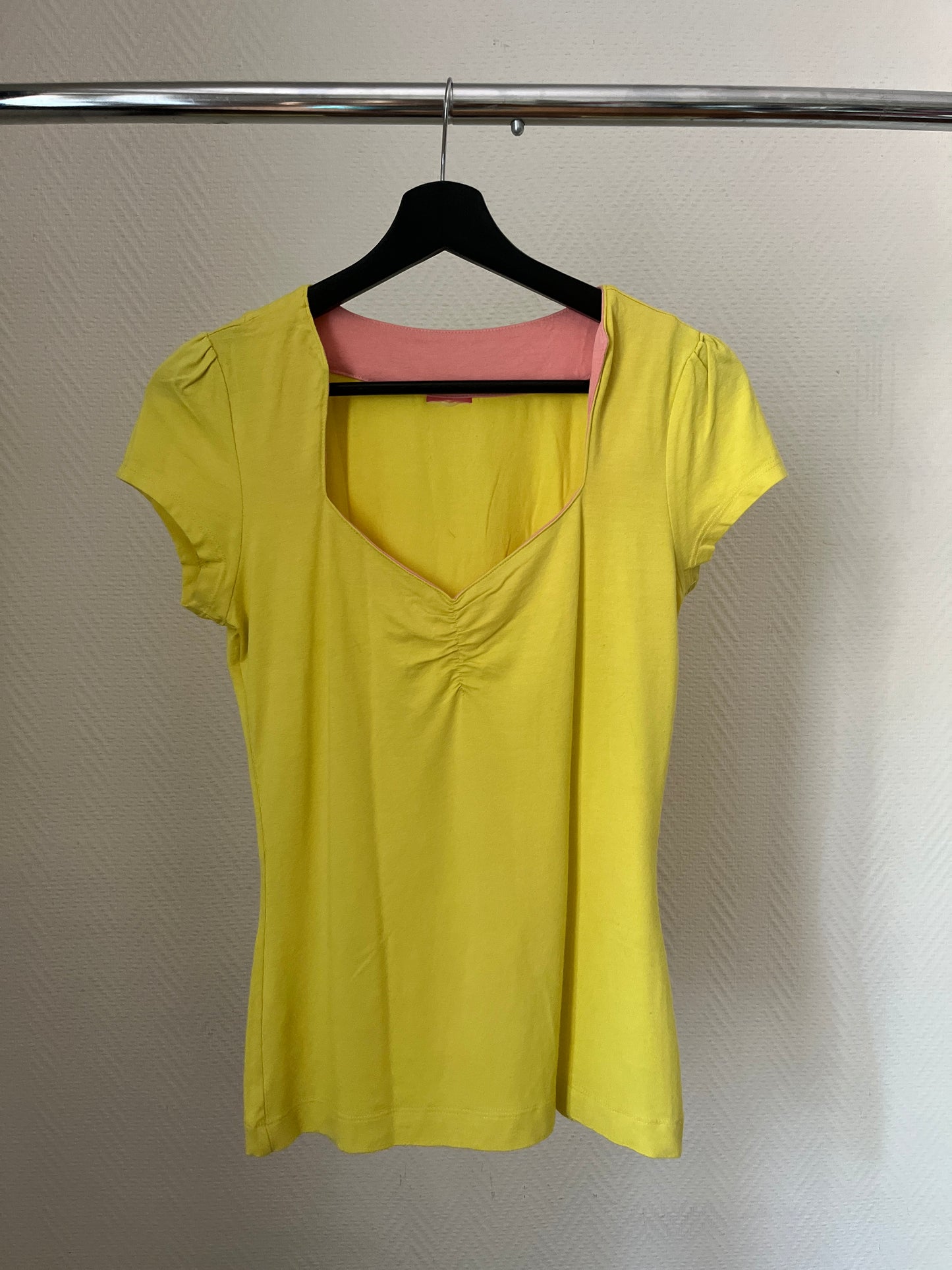 Vintage yellow top