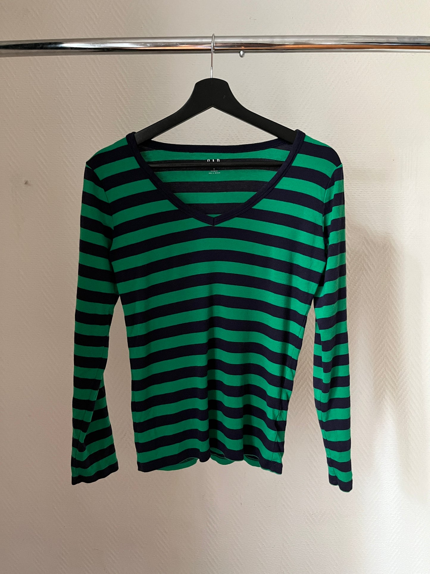Vintage V neck striped top