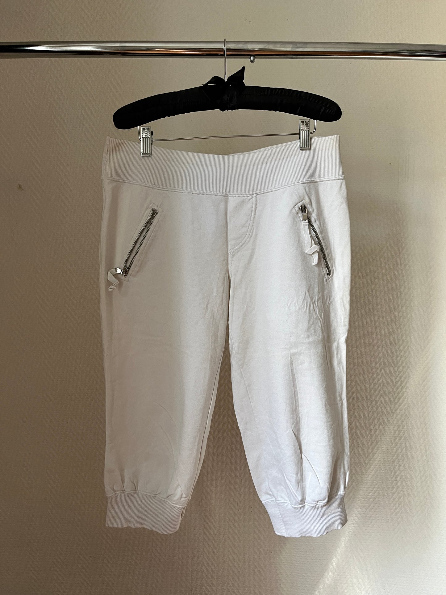 Vintage white sporty capri