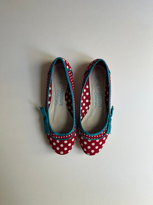 Vintage red polka dot ballerinas