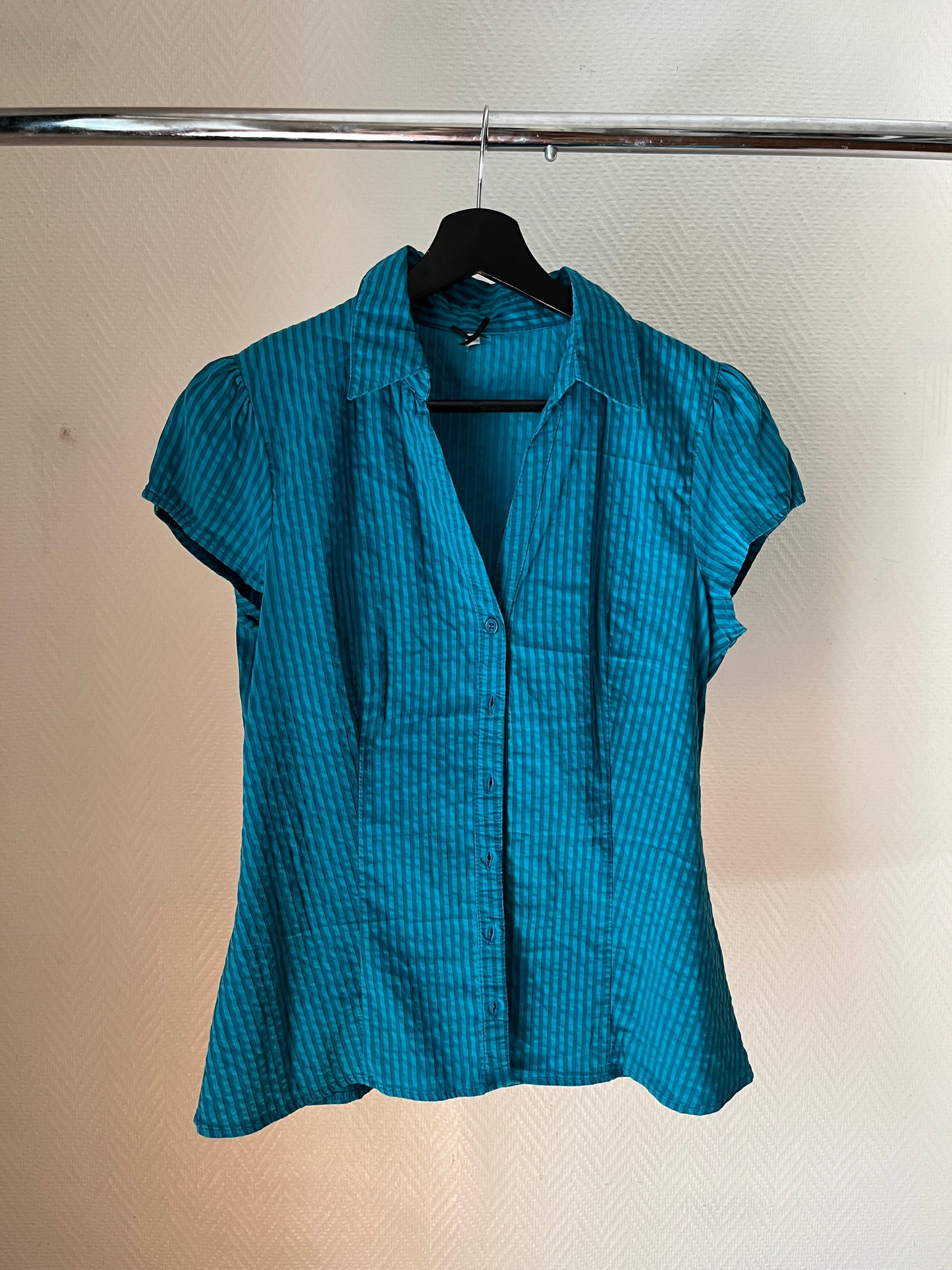 Vintage blue buttoned shirt